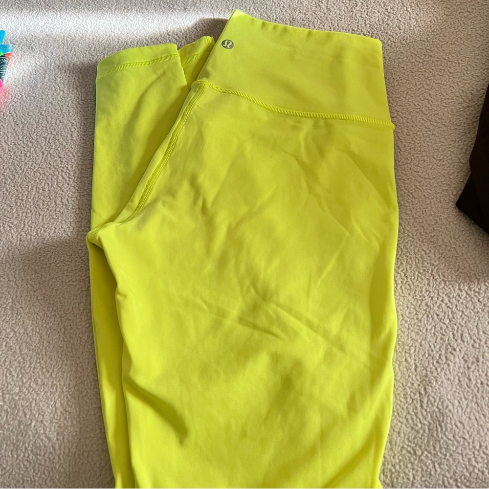 Lululemon M
